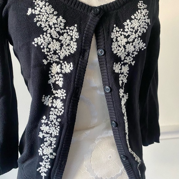 Anthropologie Nick & Mo black & white embroidered flower button down cardigan - Picture 3 of 4